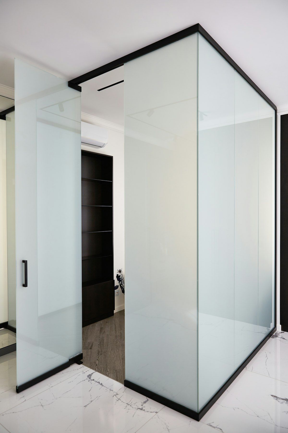 Decorative film: frosted and patterned glass